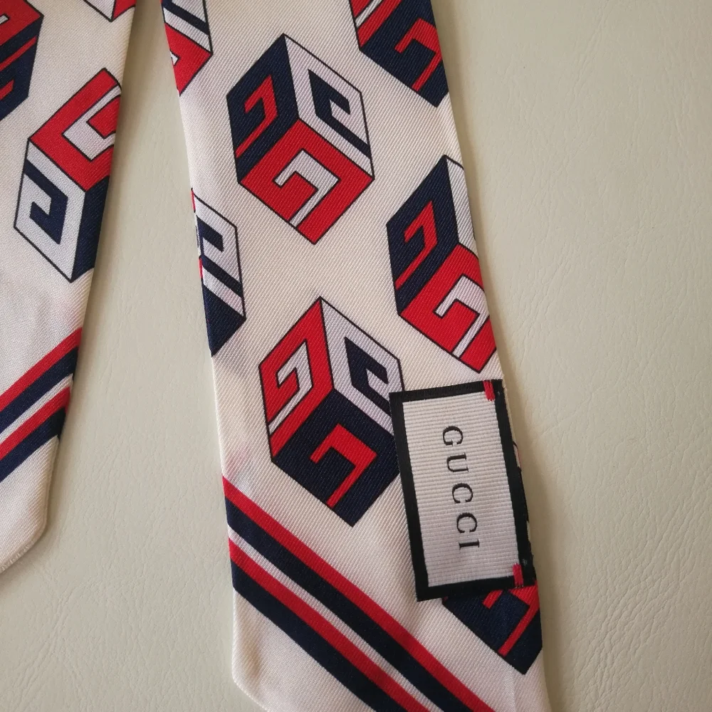 Authentic Gucci Silk Twilly - New with Tag